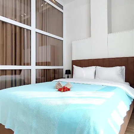Апартаменты 1,5 Bedroom Downtown *