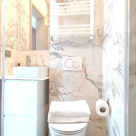 1,5 Bedroom Downtown Апартаменты *