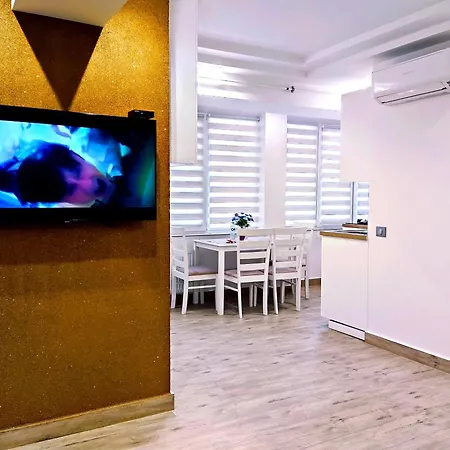 Апартаменты 1,5 Bedroom Downtown